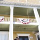 kissing couple on Exchange Hall porch